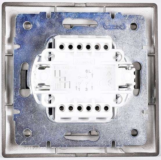 Рамка 3-м Mira горизонт. черн. бархат LEZARD 701-4200-148