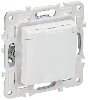 Розетка 1-м SKANDY 16А IP44 с заземл. защ. шторки с крышкой SK-R11W арктич. бел. IEK SK-R16-16-44-K01