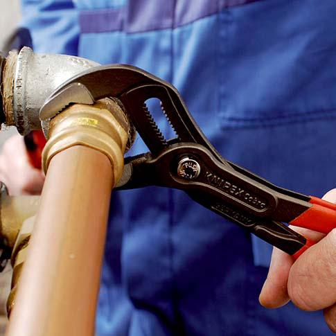 Клещи переставные с фиксатором 32мм (1 1/4дюйм) под ключ 30мм L-150мм Cr-V обливные рукоятки сер. Knipex KN-8701150