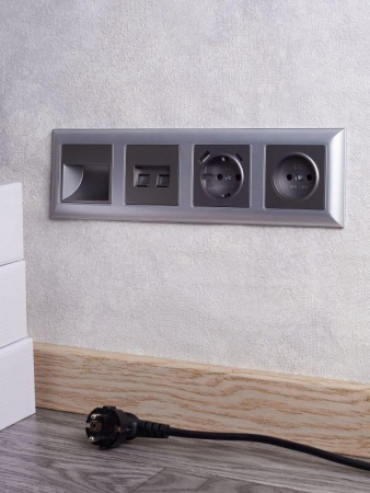 Рамка 4-м BRITE РУ-4-Бр алюм./алюм. IEK BR-M42-12-K47