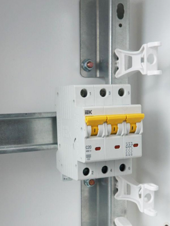 Выключатель автоматический модульный 3п C 20А 6кА ВА47-60M KARAT IEK MVA31-3-020-C