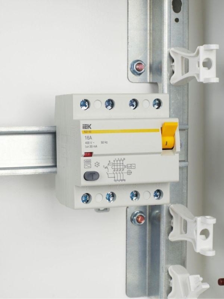 Выключатель дифференциального тока (УЗО) 4п 16А 30мА тип AC ВД1-63 KARAT IEK MDV10-4-016-030