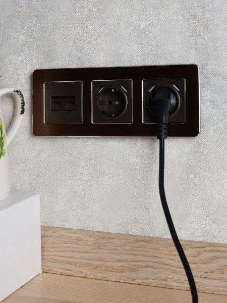 Рамка 3-м BRITE РУ-3-1-Бр метал. коричн. RE AL IEK BR-M32-M-21-K30