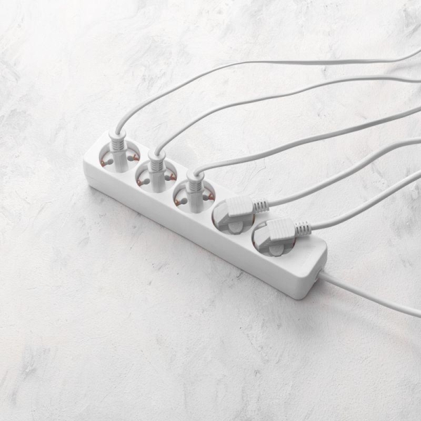 Удлинитель 5х3м с заземл. 3х0.75 бел. PROCONNECT 13-4212