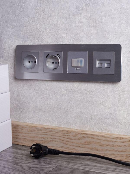 Рамка 4-м BRITE РУ-4-1-Бр метал. алюм. RE AL IEK BR-M42-M-21-K47