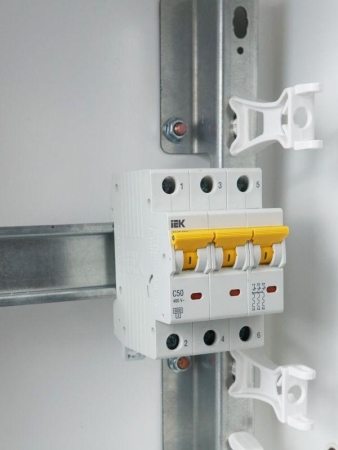 Выключатель автоматический модульный 3п C 50А 6кА ВА47-60M KARAT IEK MVA31-3-050-C