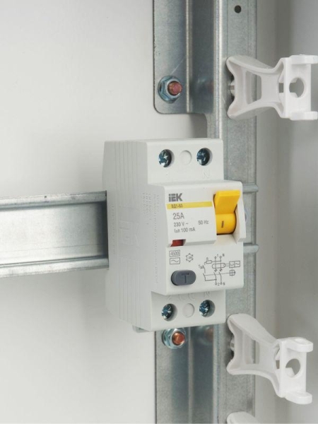 Выключатель дифференциального тока (УЗО) 2п 25А 100мА тип AC ВД1-63 KARAT IEK MDV10-2-025-100