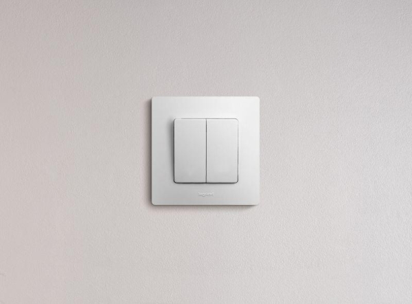 Выключатель 2-кл. СП Etika 10А IP20 250В 10AX безвинтов. зажимы механизм бел. IEK 672202