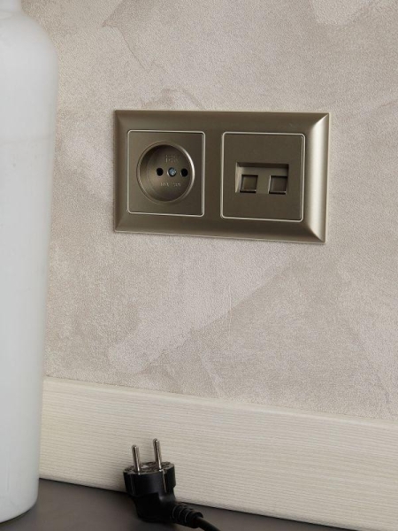 Рамка 2-м BRITE РУ-2-Бр беж./шампань IEK BR-M22-12-3-K10