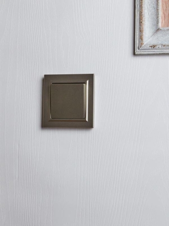 Выключатель перекрестный 1-кл. СП BRITE 10А ВС10-1-3-БрШ механизм шампань IEK BR-V13-0-10-K37