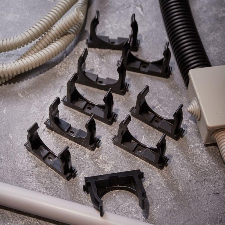 Держатель для труб (клипса) d50мм для монтажного пистолета черн. Rexant 28-0450-2