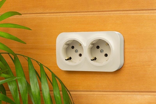 Розетка 2-м ОП Quteo 16А IP20 250В 2х2P+E с заземл. без защ. шторок сл. кость IEK 782263