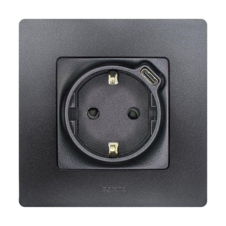 Розетка USB C Etika 16А 250В 1500мА 7.5Вт с заземл. защ. шторки безвинт. зажимы антрацит IEK 672688