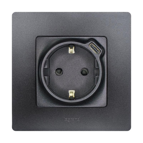 Розетка USB C Etika 16А 250В 1500мА 7.5Вт с заземл. защ. шторки безвинт. зажимы антрацит IEK 672688