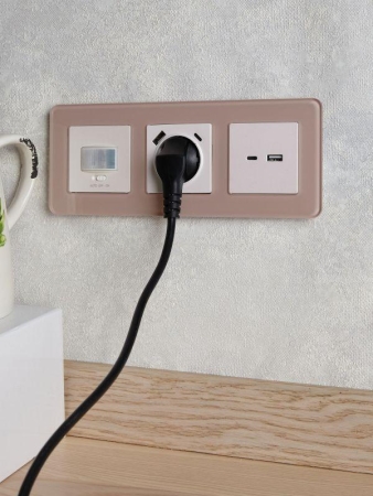 Рамка 3-м BRITE РУ-3-2-Бр стекло дым. RE IEK BR-M32-G-41-K97