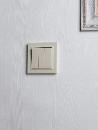 Выключатель 3-кл. СП BRITE ВС10-3-0-БрКр 10А механизм беж. IEK BR-V30-0-10-K10