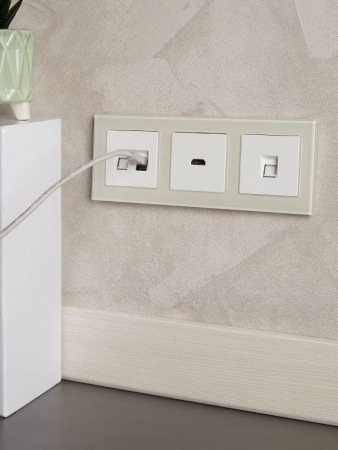 Розетка телефонная СП BRITE РТ10-БрБ RJ11 механизм бел. IEK BR-T10-K01