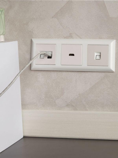 Рамка 3-м BRITE РУ-3-Бр бел./бел. IEK BR-M32-12-K01