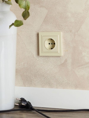 Розетка BRITE РС14-1-0-БрКр 16А с заземл. защ. шторки механизм беж. IEK BR-R14-16-K10