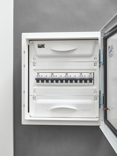 Выключатель автоматический модульный 3п B 6А M10N ARMAT IEK AR-M10N-3-B006