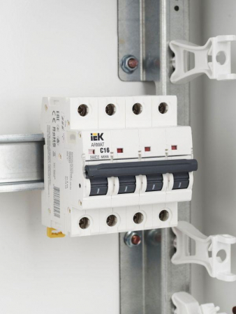 Выключатель автоматический модульный 4п C 16А M06N ARMAT IEK AR-M06N-4-C016
