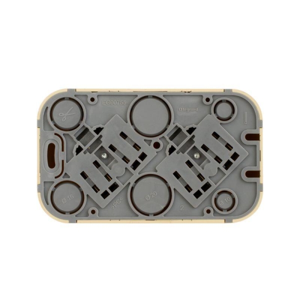 Розетка 2-м ОП Quteo 16А IP20 250В 2х2P+E с заземл. защ. шторки дерево IEK 782287