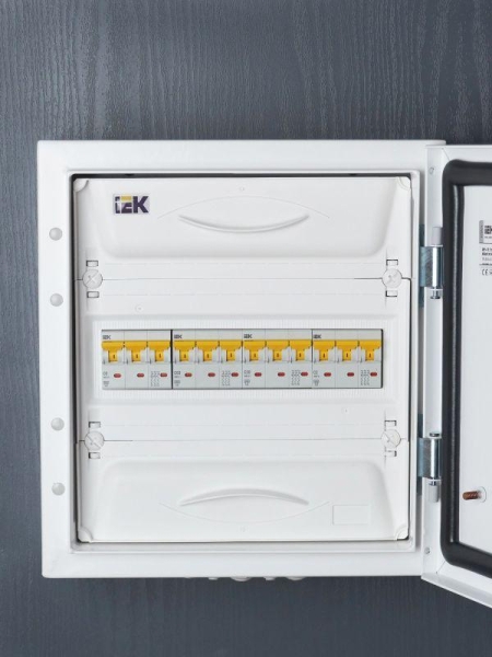 Выключатель автоматический модульный 3п C 63А 6кА ВА47-60M KARAT IEK MVA31-3-063-C