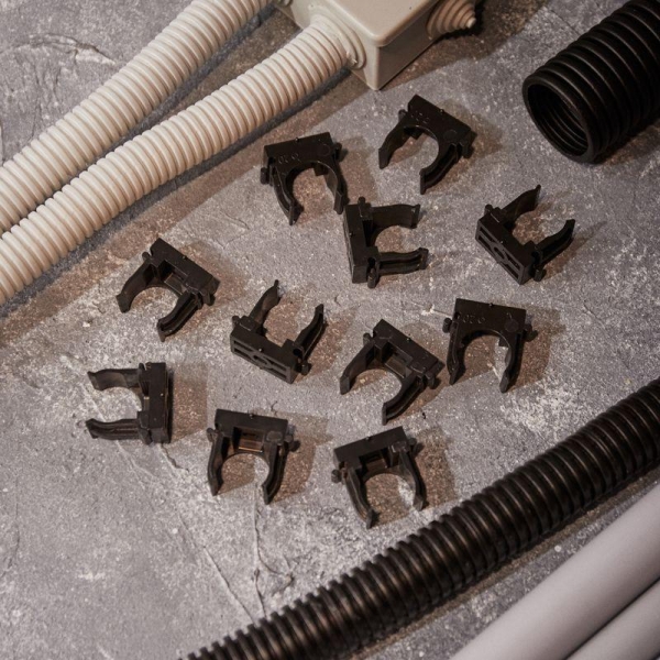 Держатель для труб (клипса) d20мм для монтажного пистолета черн. Rexant 28-0420-2