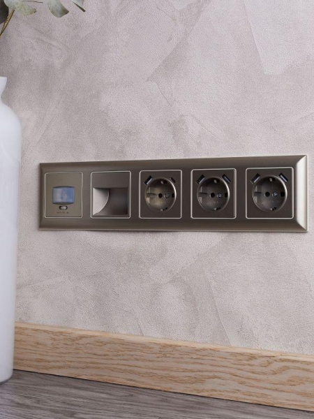 Рамка 5-м BRITE РУ-5-Бр беж./шампань IEK BR-M52-12-3-K10