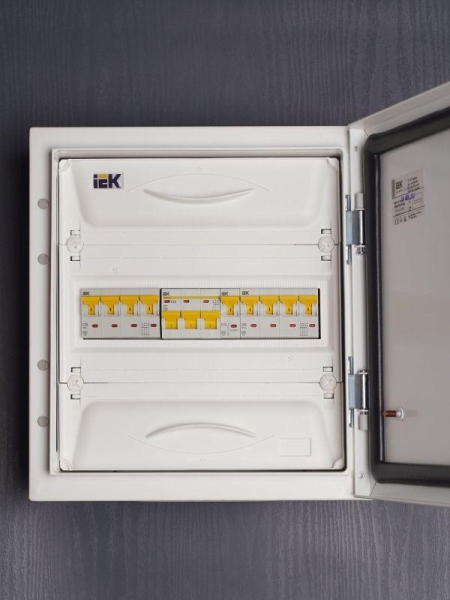 Выключатель автоматический модульный 3п C 16А 4.5кА ВА47-29 KARAT IEK MVA20-3-016-C