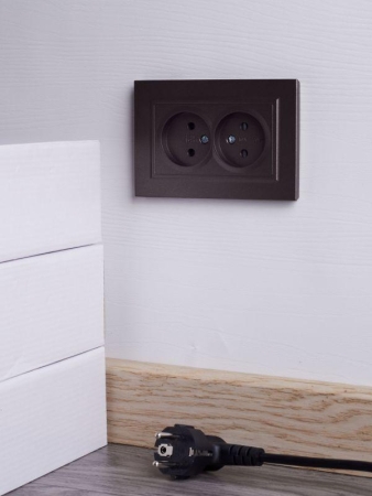 Розетка 2-м СП BRITE РСш12-2-БрТБ 10А в сборе без заземл. защ. шторки бр. IEK BR-R23-10-K45-F