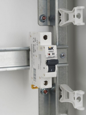 Выключатель автоматический модульный 1п C 4А M06N ARMAT IEK AR-M06N-1-C004