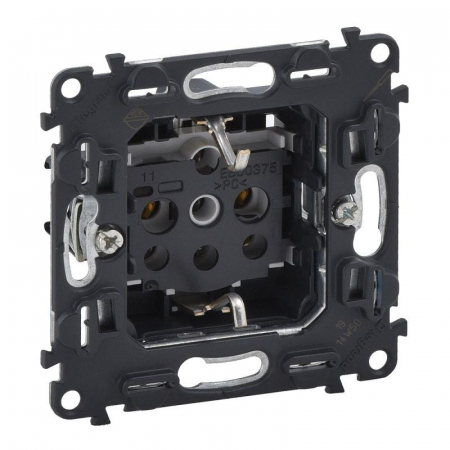 Розетка 1-м СП Valena In'matic 16А IP20 250В 2P+E винт. клеммы механизм Leg 753025