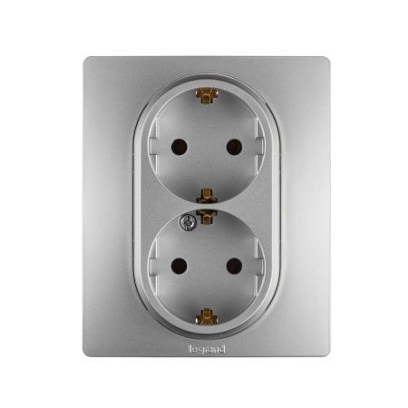 Розетка 2-м СП Etika 16А IP20 250В 2P+E с заземл. немецк. стандарт винт. клеммы в сборе алюм. IEK 672423