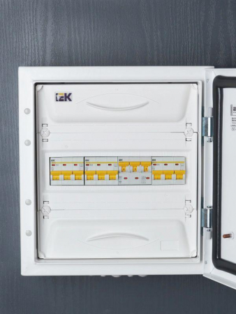 Выключатель автоматический модульный 3п D 32А 4.5кА ВА47-29 KARAT IEK MVA20-3-032-D