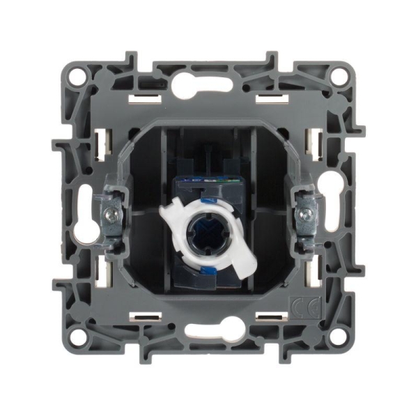 Розетка компьютерная 1-м СП Etika RJ45 кат.5E UTP механизм сл. кость IEK 672341