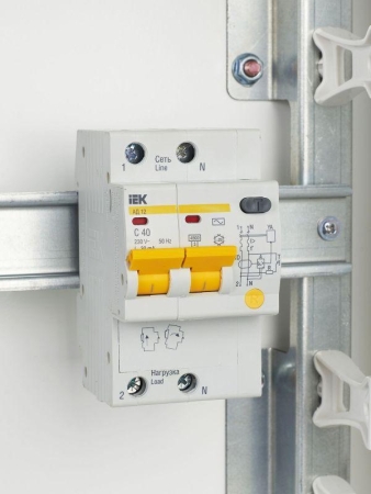 Выключатель автоматический дифференциального тока 2п C 40А 30мА тип AC 4.5кА АД-12 KARAT IEK MAD10-2-040-C-030