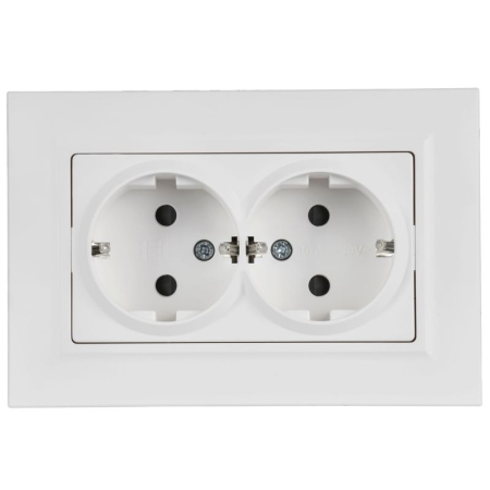 Розетка 2-м СП BRITE РСшПл12-3-БрАБ 16А в сборе с заземл. защ. шторки плоская арктич. бел. IEK BR-R28-16-K91-F