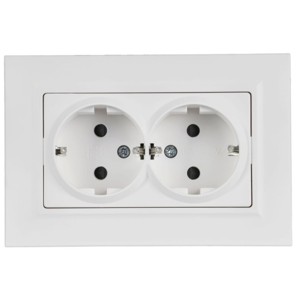 Розетка 2-м СП BRITE РСшПл12-3-БрАБ 16А в сборе с заземл. защ. шторки плоская арктич. бел. IEK BR-R28-16-K91-F