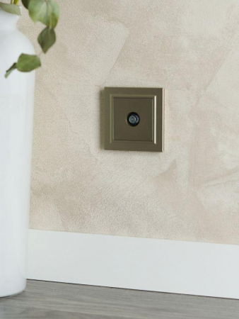 Розетка телевизионная оконечная TV СП Brite РТВ11-0-БрШ механизм шампань IEK BR-A10-O-K37