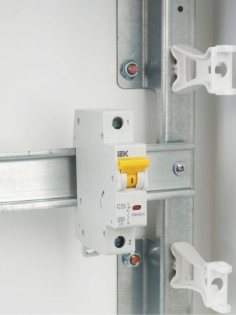 Выключатель автоматический модульный 1п C 25А 6кА ВА47-60M KARAT IEK MVA31-1-025-C