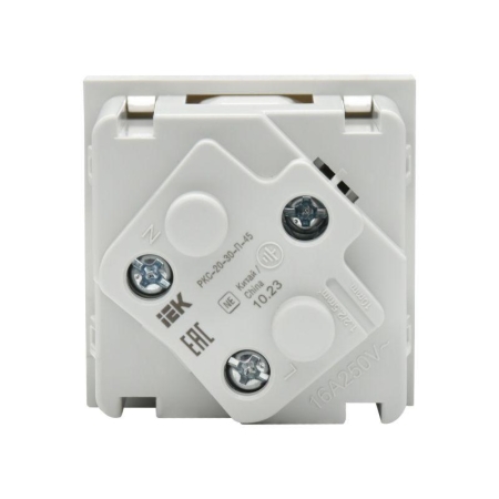 Розетка PRIMER 45град. с заземл. защ. шторки винт. зажим РКС-20-30-П-45 бел. IEK PR-KK40D-RSZH-2-2-45-K01