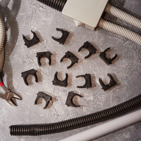 Держатель для труб (клипса) d25мм для монтажного пистолета черн. Rexant 28-0425-2