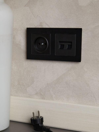 Рамка 2-м BRITE РУ-2-2-Бр стекло черн. матов. IEK BR-M22-G-31-K02