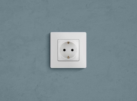 Розетка 1-м СП Etika 16А IP31 250В 2P+E с заземл. защ. шторки немецк. стандарт винтов. клеммы механизм бел. IEK 672222