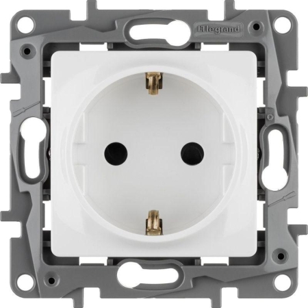 Розетка 1-м СП Etika 16А IP31 250В 2P+E с заземл. защ. шторки немецк. стандарт винтов. клеммы механизм бел. IEK 672222