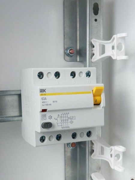 Выключатель дифференциального тока (УЗО) 4п 63А 100мА тип AC ВД1-63 KARAT IEK MDV10-4-063-100