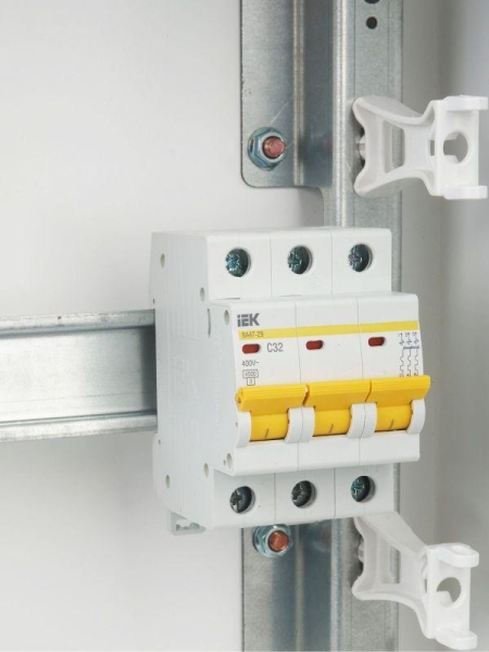Выключатель автоматический модульный 3п C 32А 4.5кА ВА47-29 KARAT IEK MVA20-3-032-C