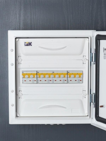 Выключатель автоматический модульный 3п C 20А 6кА ВА47-60M KARAT IEK MVA31-3-020-C