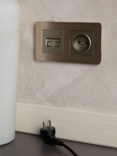 Рамка 2-м BRITE РУ-2-1-Бр метал. шампань RE AL IEK BR-M22-M-21-K37